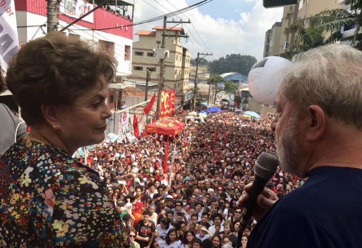 Dilma Rousseff, su sucesora en la Presidencia, no se apartó de su lado.