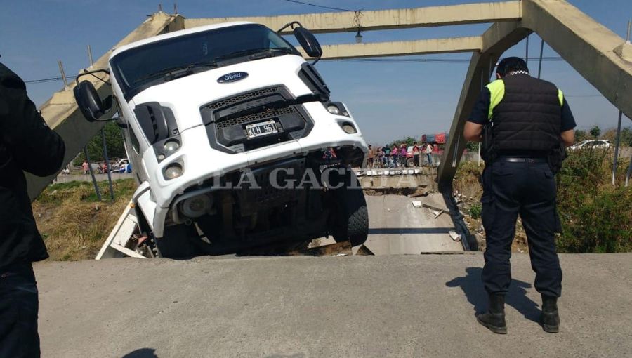  Derrumbe de puente en Tucumán