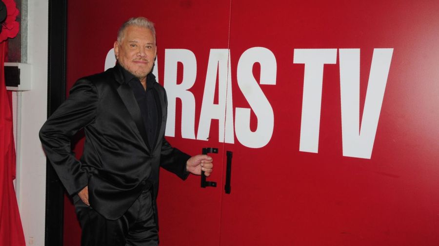 Arnaldo André en los estudios de Caras TV