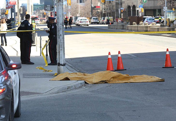 Una camioneta arrolló a peatones en Toronto