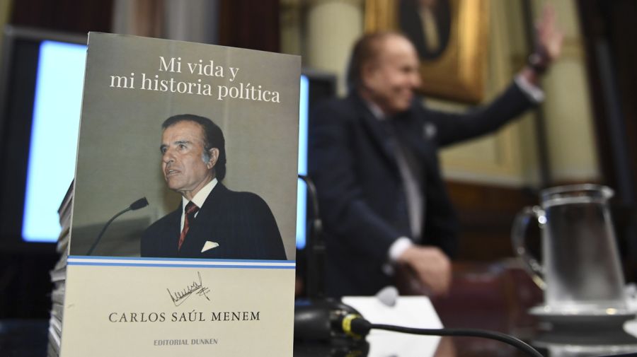 Menem presentó su biografía