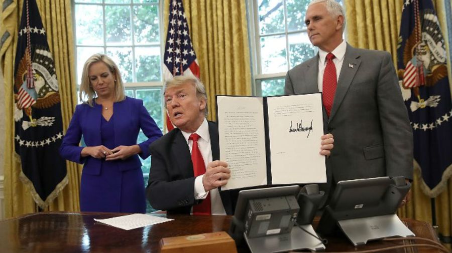 Trump firma el decreto sobre las familias de inmigrantes