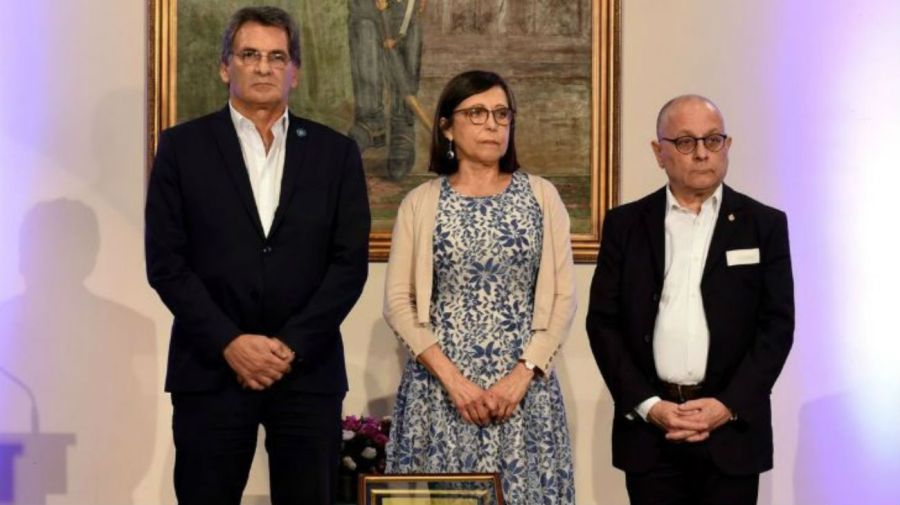 Carlos Avruj, secretario de DD.HH., y el canciller Jorge Faurie, junto a Isabel Mignone, en la entrega fallida del premio a Provea.