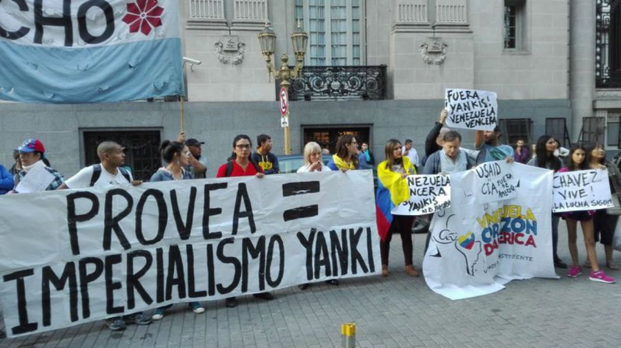 Militantes de Quebracho y otras organizaciones de izquierda protestaron por la entrega a Provea.