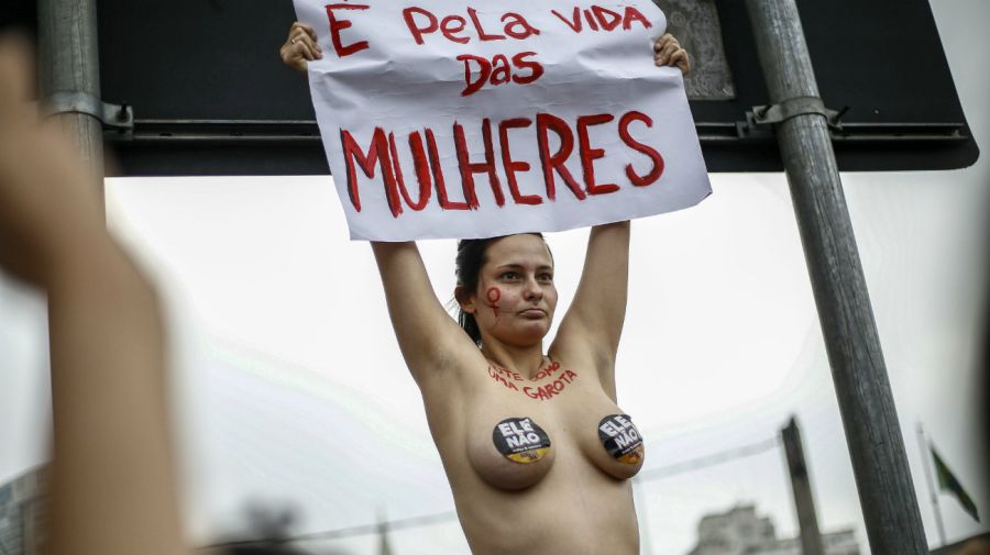 ELE NAO. Miles de mujeres marcharon en Brasil contra el candidato ultraconservador Jair Bolsonaro.