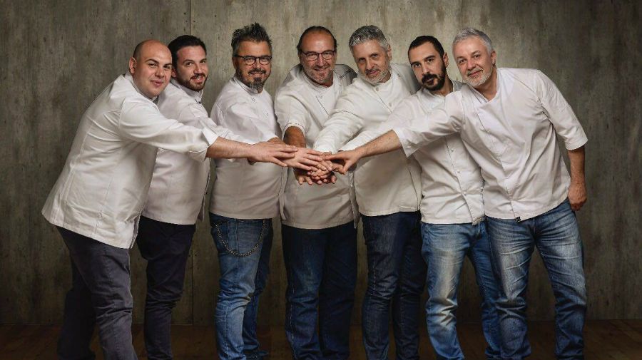 Chefs italianos: Paolo Spertino, Alberto Giordano, Donato de Santis, Mauro Crivellin, Maurizio de Rosa, Federico Scoppa, Roberto Ottini.