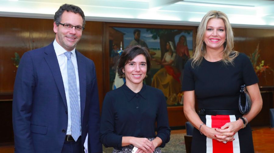 La Reina Máxima de Holanda junto a Guido Sandleris.