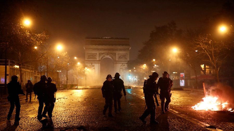 París en llamas. La protesta de los Chalecos Amarillos escaló y los disturbios se esparcieron por toda la capital francesa.