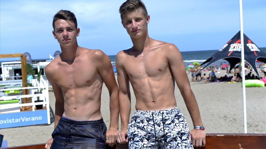 Los jóvenes depilados son una tendencia creciente en las playas.