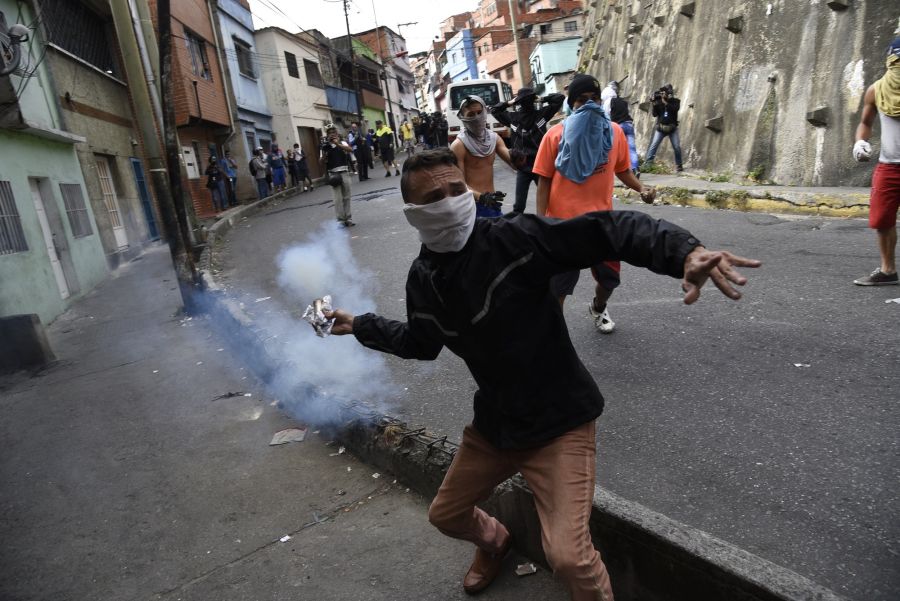 Venezuela Detains Rebel Guardsmen Sparking Protests In Caracas
