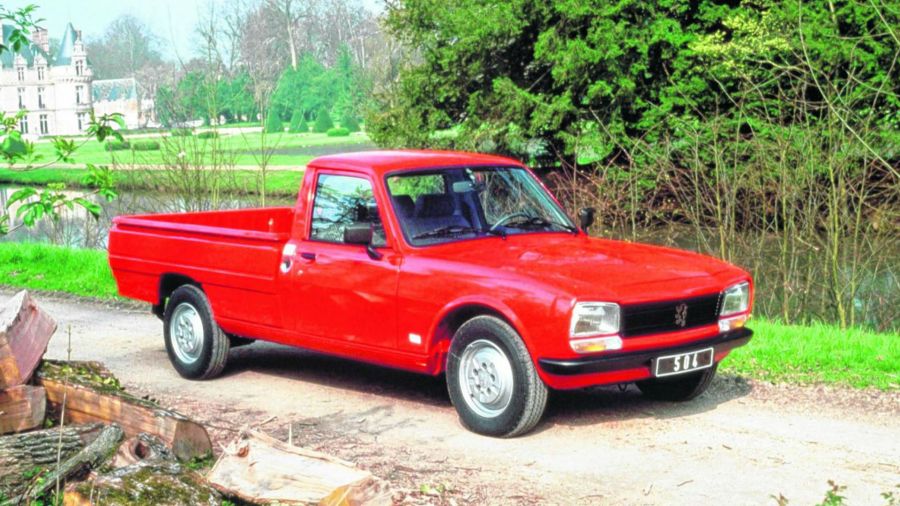 El antecedente de una pick-up de Peugeot de producción nacional se remonta a fines de la década de 1960 cuando se producía la pick-up 504. 