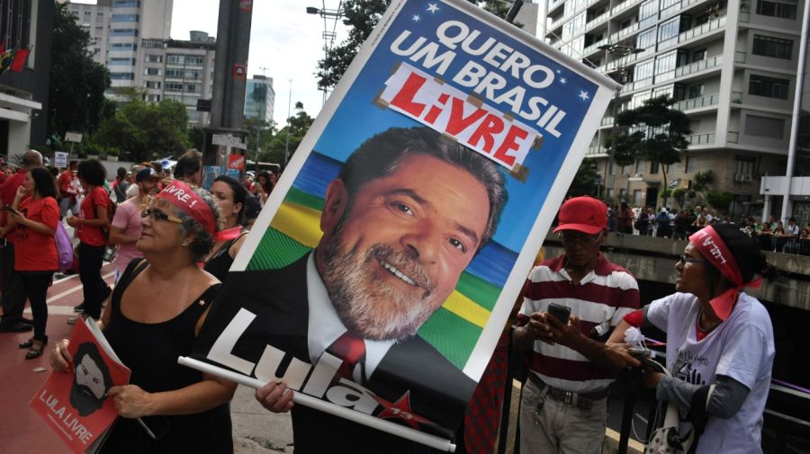 Demonstrations of support for Lula Da Silva one year after her arrest.