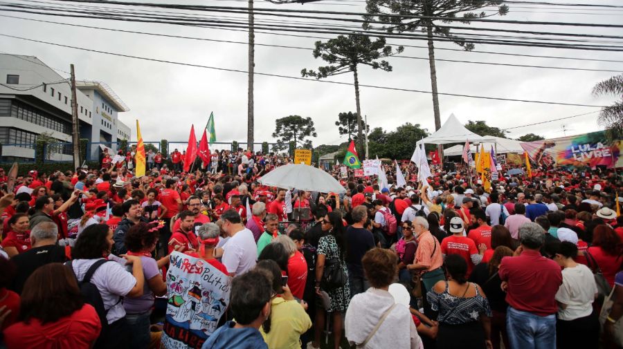 Manifestaciones en apoyo a Lula Da Silva cuando se cumple un año de su detención.