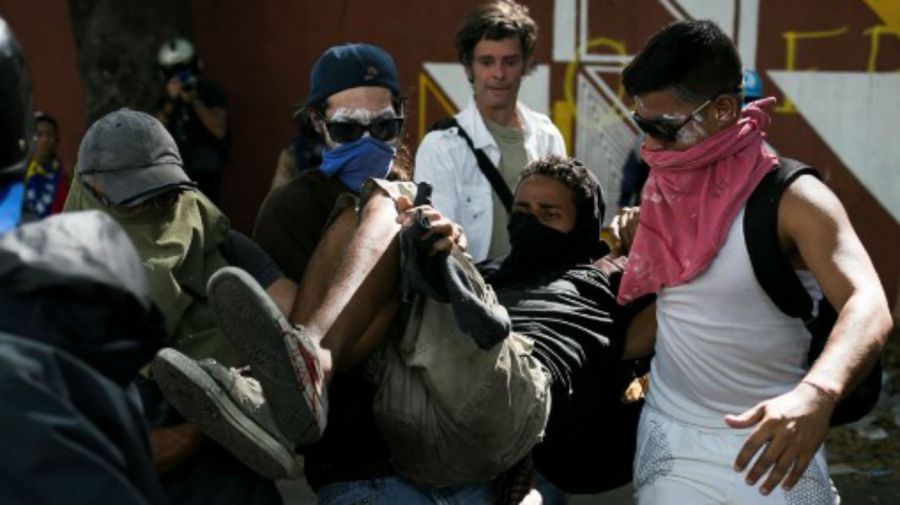 Postales de otra jornada violenta en Caracas.