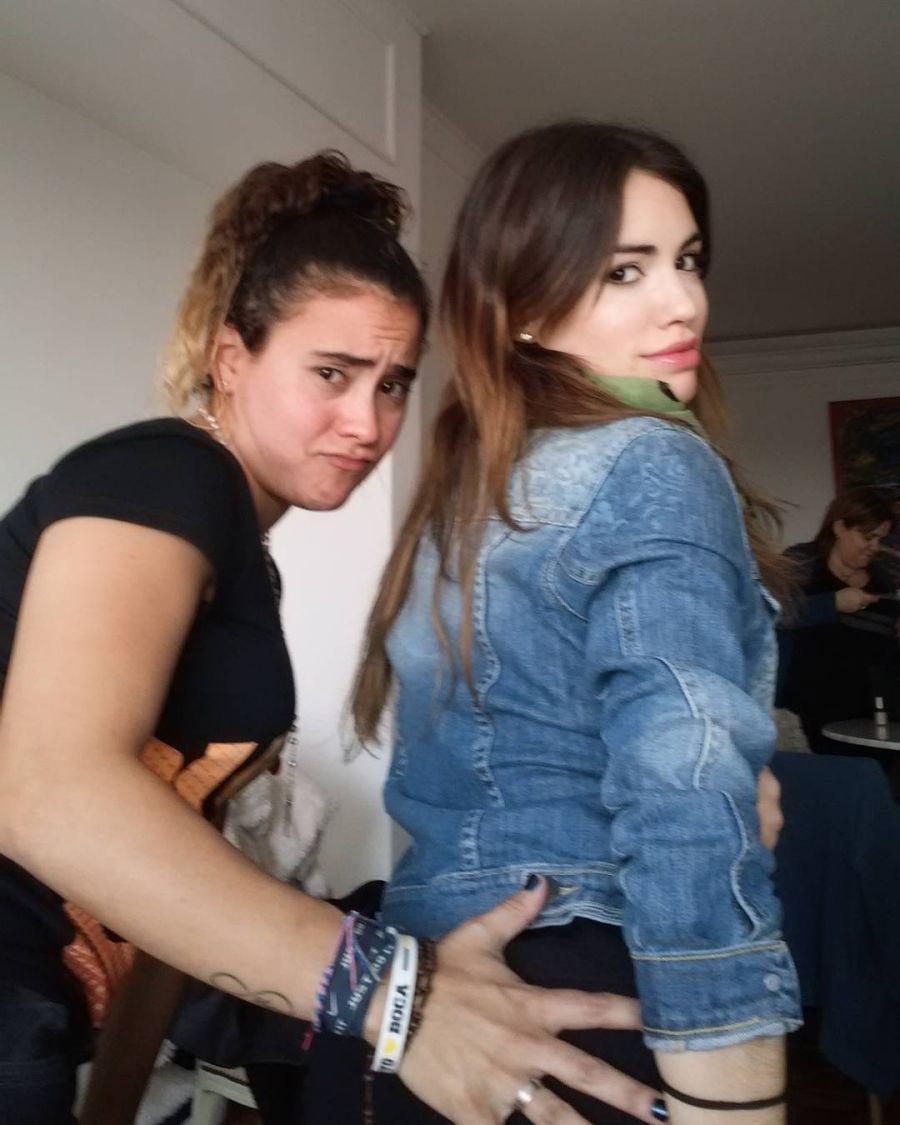 Lali junto a su Prima, Virginia.