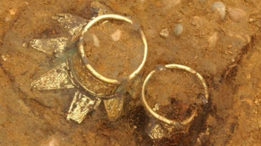 Los objetos hallados en la tumba de Essex.
