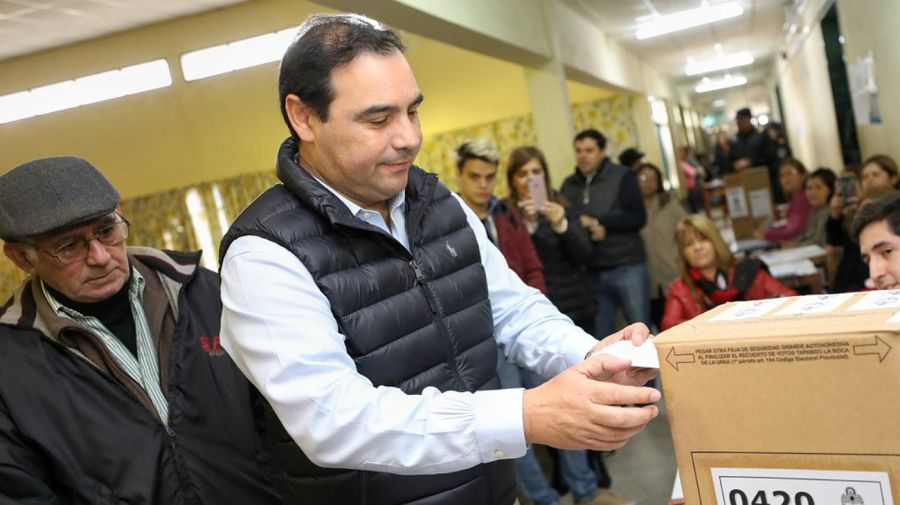 El gobernador Valdés, votando en las legislativas correntinas.