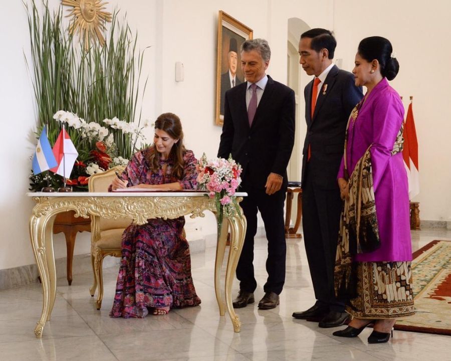Juliana Awada enloqueció al mundo con sus looks para la visita oficial en Indonesia 