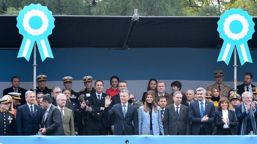 Macri encabeza el desfile militar del 9 de Julio 20190709
