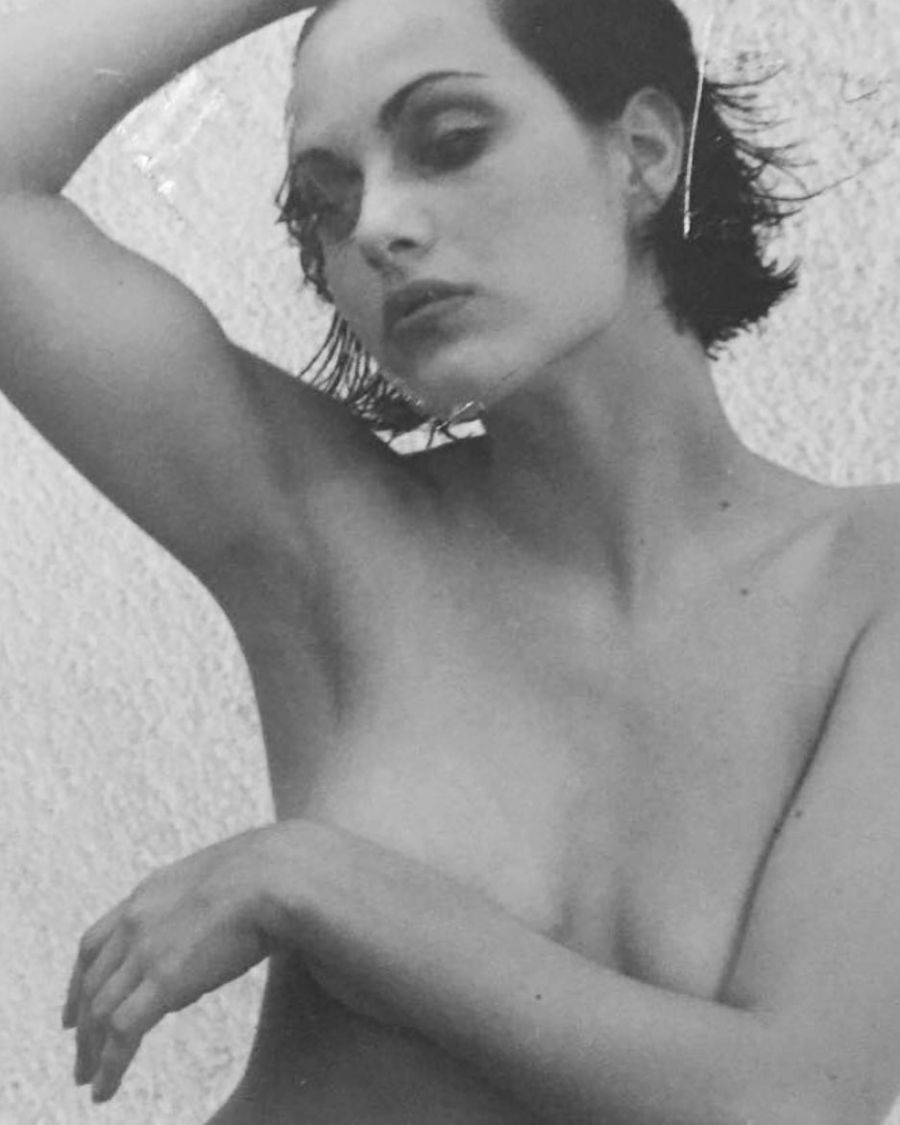 El osado desnudo total y cambio de look de Julieta Díaz