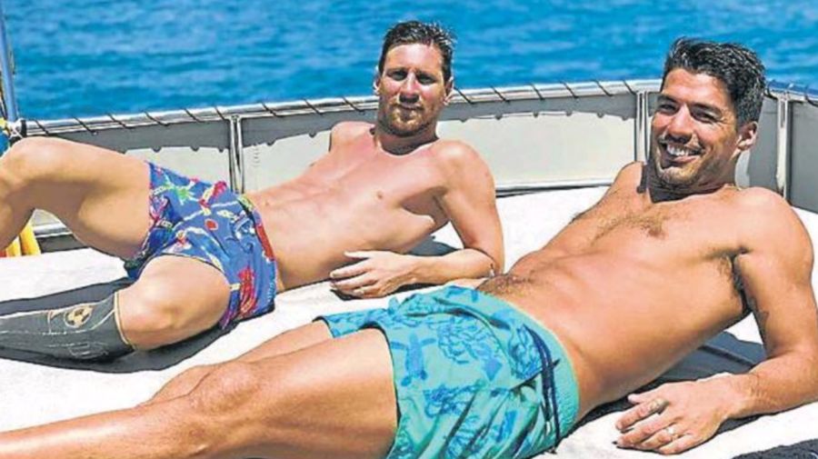 Messi y Luis Suárez, disfrutando del sol antes de empezar la temporada con Barcelona.