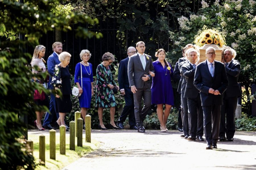 Máxima de Holanda y su familia en el funeral de Cristina
