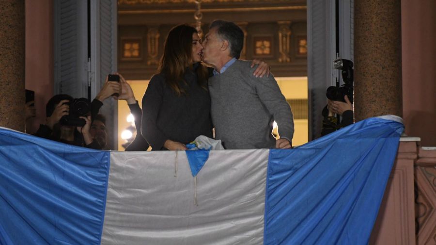 Emoción y arenga por parte de Mauricio Macri, desde el balcón de la Casa Rosada.