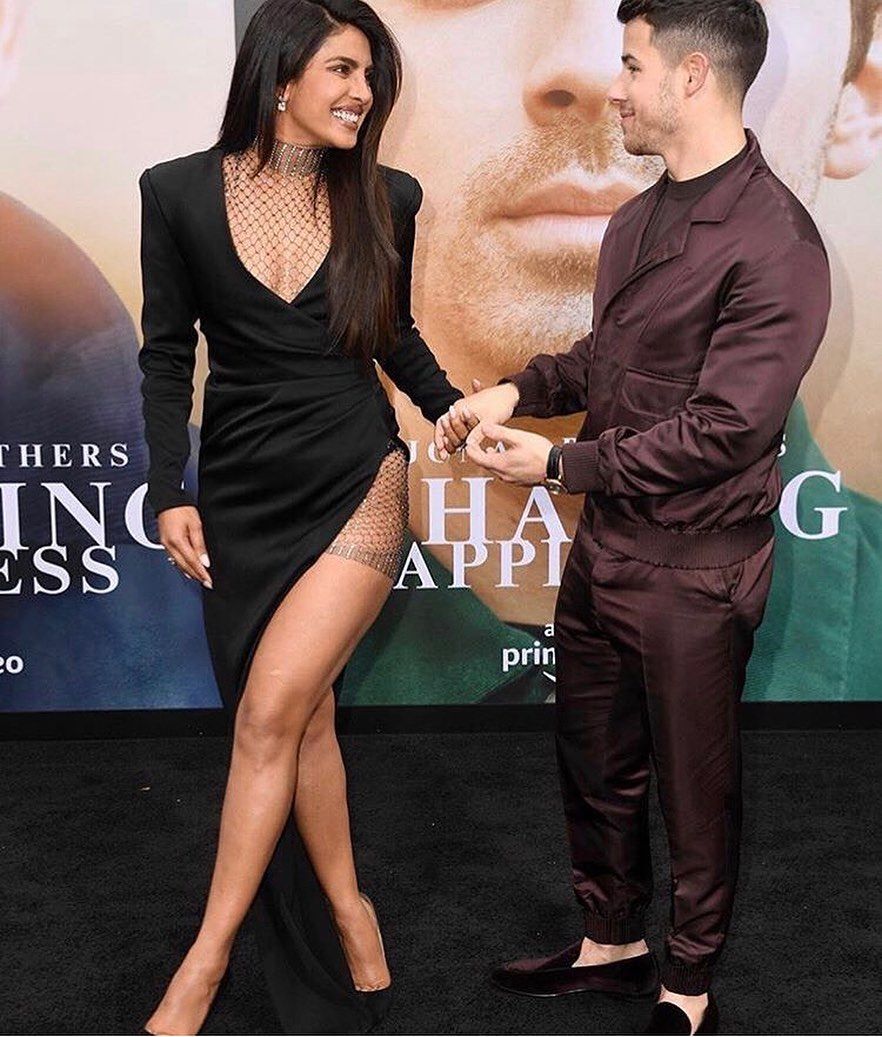 Nick Jonas y Priyanka Chopra, elegidos como los mejores vestidos de People