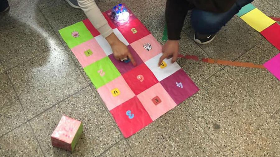 En la iniciativa “Aprender Jugando” elaboran juegos didácticos para llevar a jardines de infantes de la zona. 