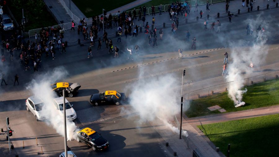 Disturbios en Santiago de Chile tras el aumento del boleto del subte.