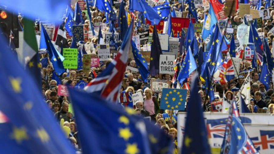 Una multitud reclamó en Londres que se vuelva a consultar a la ciudadanía por el Brexit.