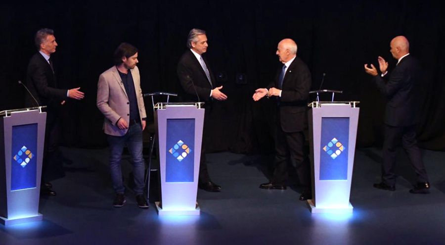 despedida de los candidatos en el escenario del debate 20191020