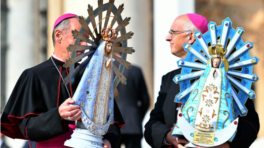 El papa Francisco recibe la Virgen de Luján que estuvo en Malvinas 