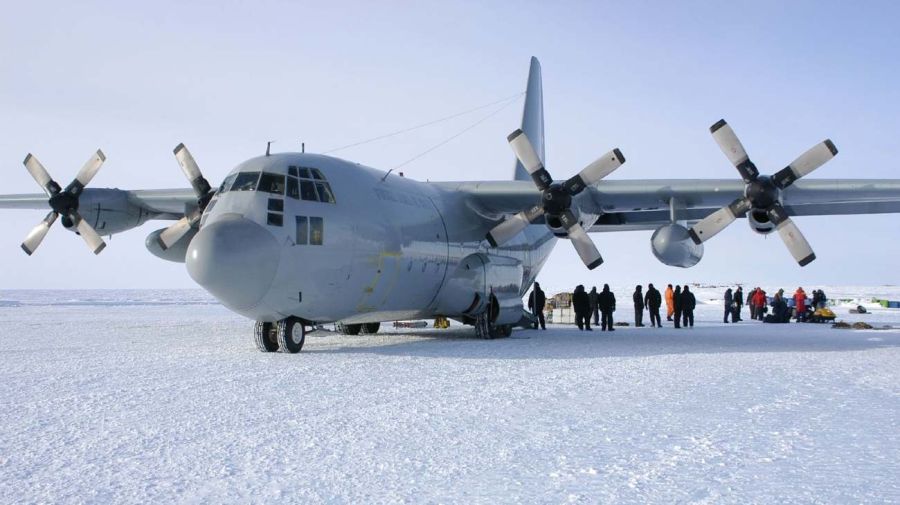 Así es el C-130 Hércules, el avión que se perdió rumbo a la Antártida