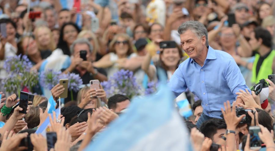 Macri en Andas por la Pza. de Mayo 20191210