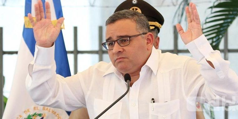 El ex presidente de El Salvador, Mauricio Funes es acusado de haber cobrado sobornos que fueron transferidos a empresas offshore.
