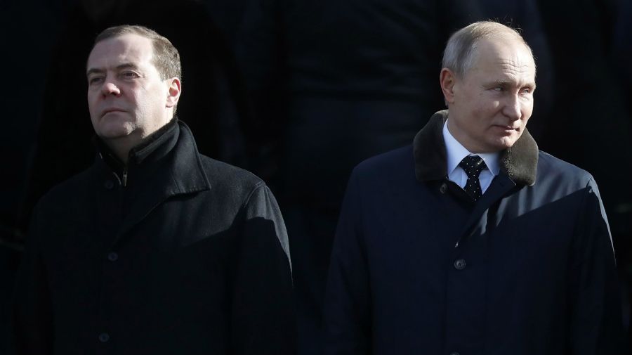 Medvedev deja de ser la mano derecha de Putin en el Gobierno.