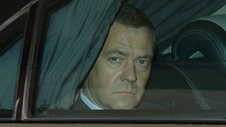 Medvedev deja de ser la mano derecha de Putin en el Gobierno.