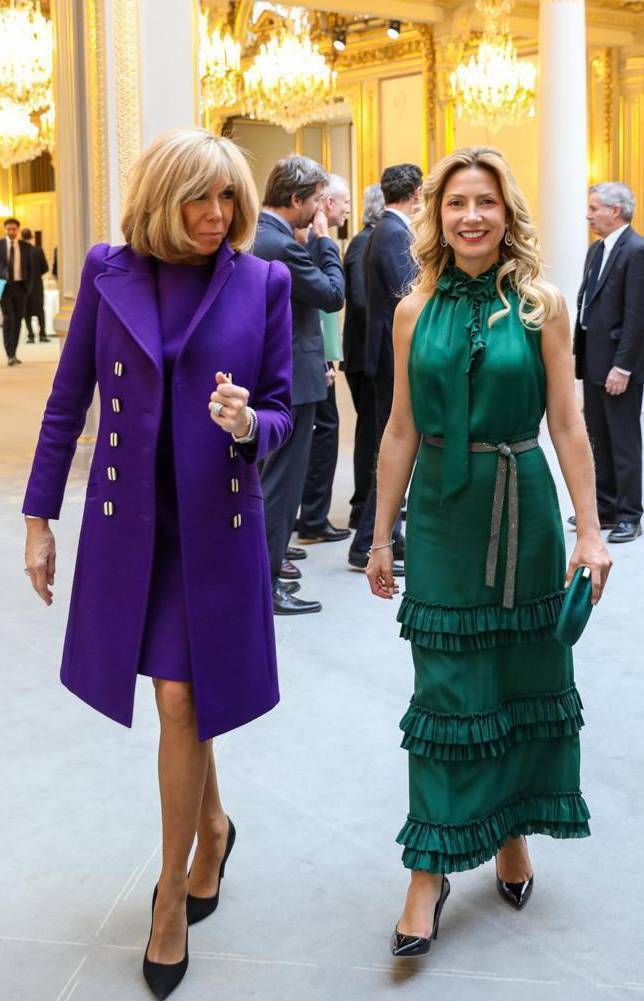 Duelo de estilos: los looks de Fabiola Yáñez y Brigitte Macrón en París 