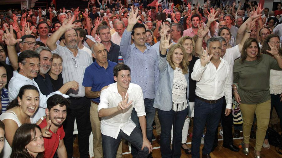 Cornejo, Sanz y Salvador encabezaron el acto radical en Mar del Plata.