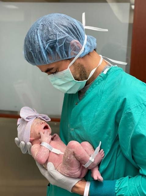 Enrique Iglesias y Anna Kournikova compartieron la primera foto de su hija 