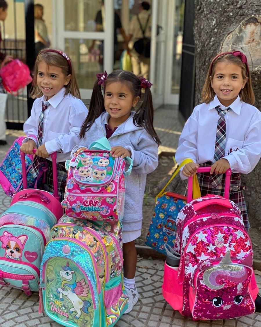 El look de las hijas de Cinthia Fernández en su primer día de clases