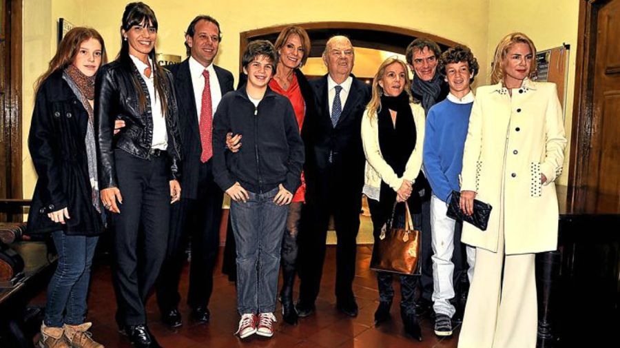 El doctor Bartolome Luis Mitre, junto a familiares en una foto de hace unos años.