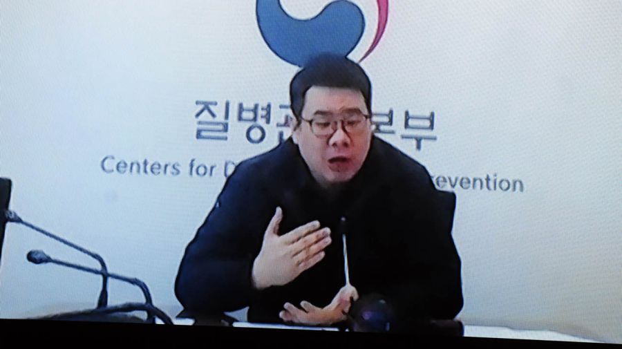 El pandemiólogo de Corea In-ho Kim, en la entrevista con Jorge Fontevecchia.