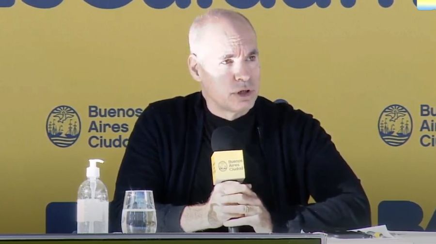 El jefe de Gobierno porteño, Horacio Rodríguez Larreta, haciendo anuncios sobre cuarentena.