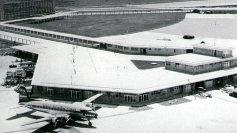 El Aeropuerto de Ezeiza, obra impulsada por el ministro Juan Pistarini, a poco de su inauguración.