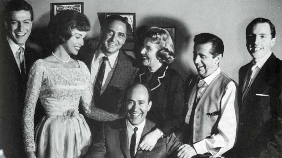 Carl Reiner y el elenco de The Dick Van Dyke Show