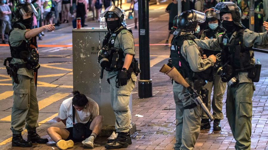Con la nueva normativa, la policía reprime con más violencia en Hong Kong.
