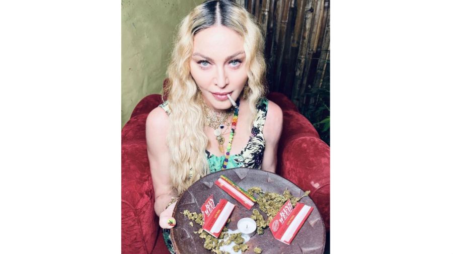 Madonna fumando marihuana