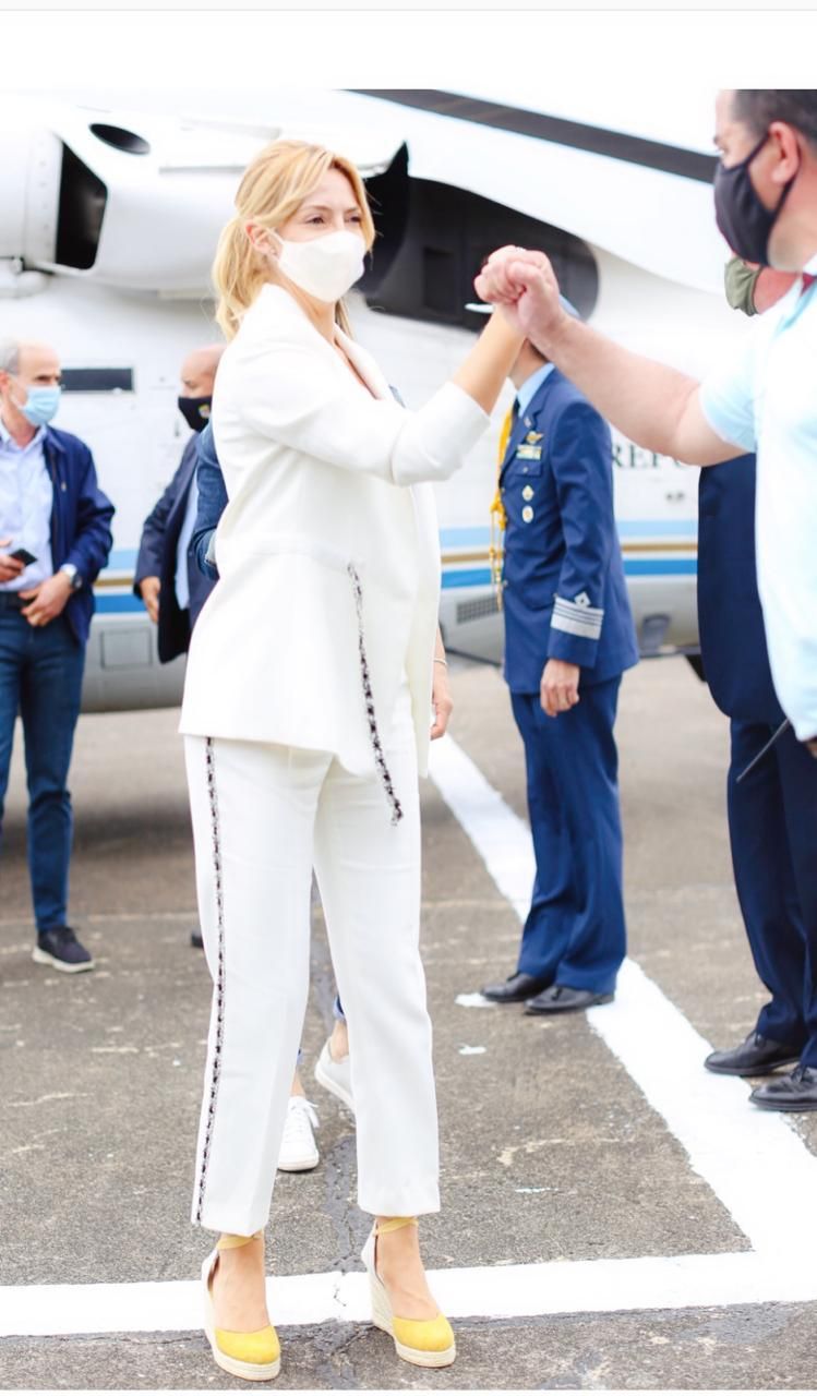 Fabiola Yáñez sorprendió con su look en el acto del Día de la Lealtad